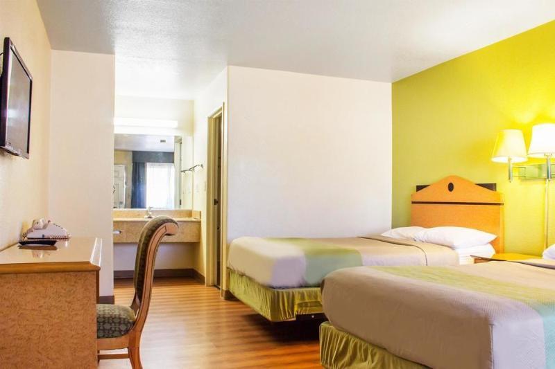 Infinity Inn & Suites Tempe Εξωτερικό φωτογραφία